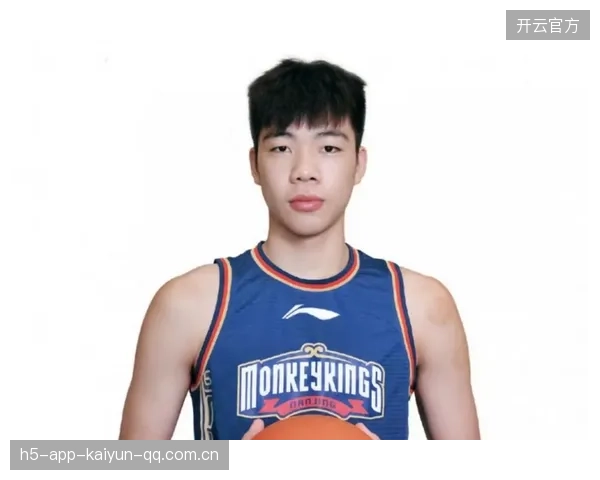 李禄瞳现身季前赛：离开CBA两个赛季后重返江苏男篮的传奇之旅